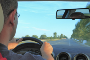 Jak být správný řidič: Co se stane, když budete v autě sedět jak pecka? 