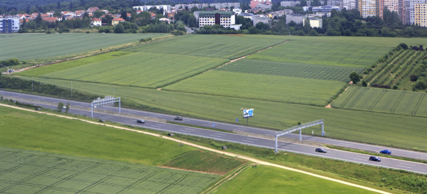 Ministerstvo dopravy omezuje rychlost na Pražském okruhu, aneb takhle to u nás funguje...
