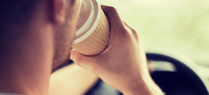 Víte, kolik řidiči vypijí za rok kávy? Stovky milionů šálků 